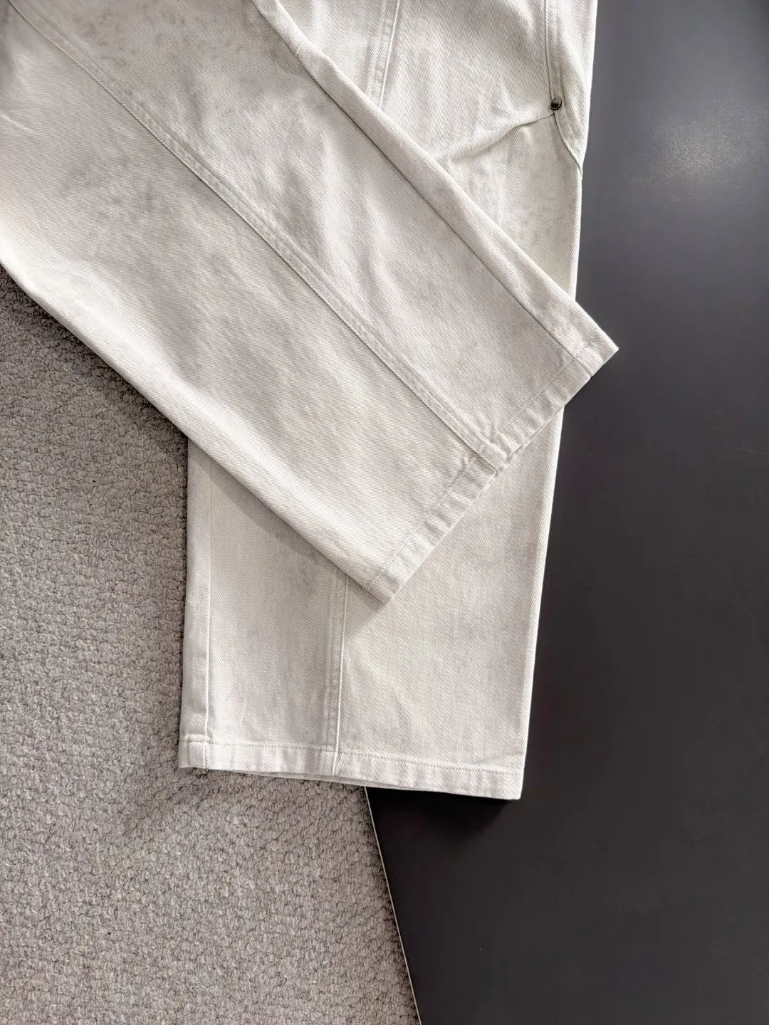 Next day shipment P195 Balenciaga High Quality 2026 Autumn and Winter New Arrival elastic band casual pants, counter-customized fabrics, Breathable, high comfort, impeccable details, brand element design concept, reflecting high quality. It feels delicate and soft! It presents a casual cut and the upper body shape is great! Sizes:S-3XL